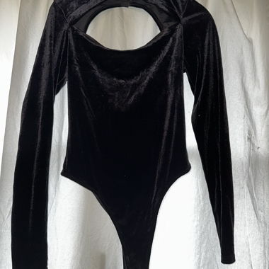 Body in velluto nero a maniche lunghe
