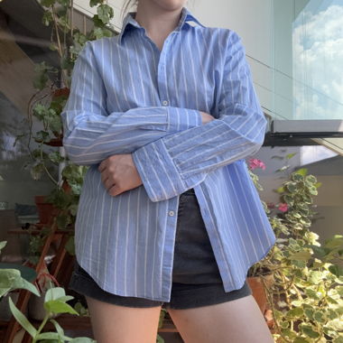 Chemise boutonnée à rayures bleues
