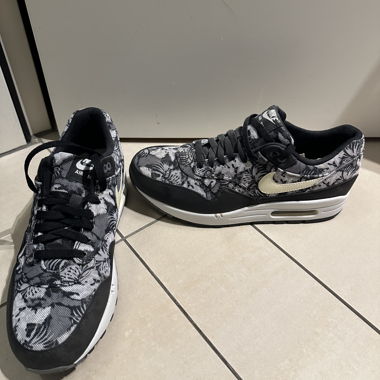 Nike 1er Flowers