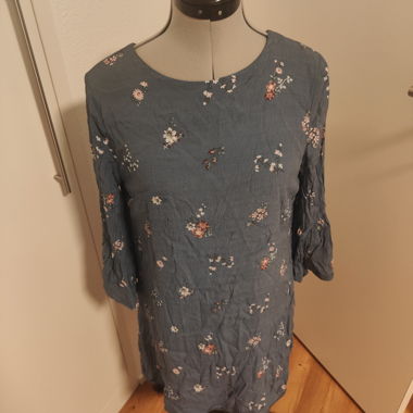 Vince Camuto blue floral tunic