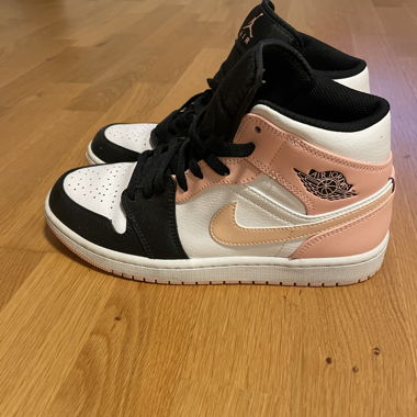 Nike Air Jordan Mid Sneakers pink/black