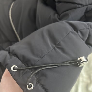 Schwarze Winterjacke