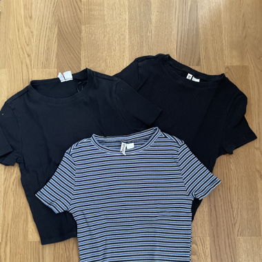 3 Crop Tops (1x Blau 2xSchwarz)