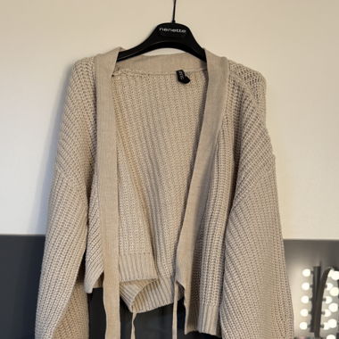 H&M Beige Knit Sweater size M