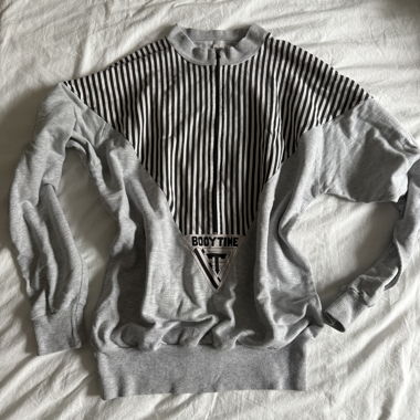 Sweat à capuche gris