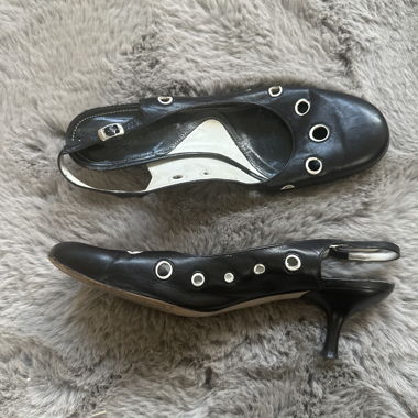 “Handmade craftsmanship” Leather kitten heels