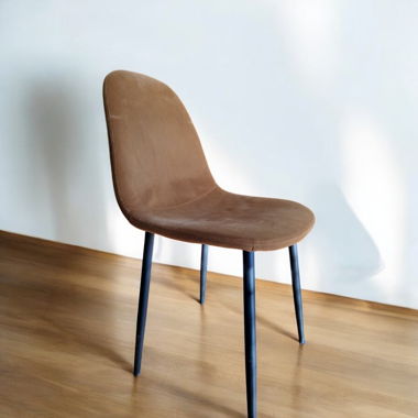 4 STÜHLE SUCHEN NEUES ZUHAUSE