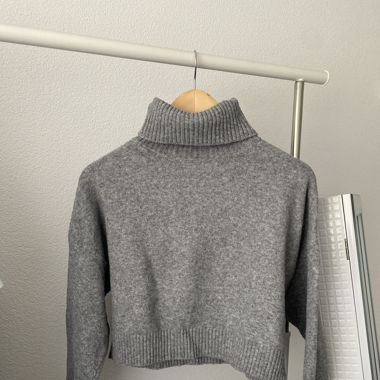 grey sweater 