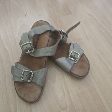 Sandales à brides métalliques pour enfant 