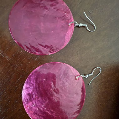 Orecchini con conchiglia rosa