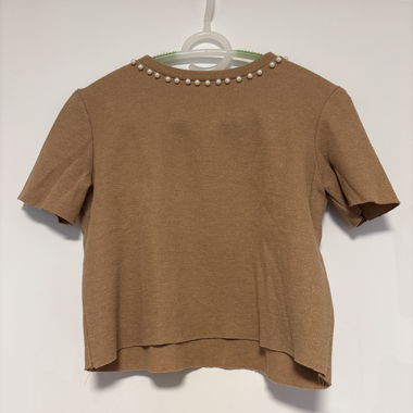 Beige T-shirt with Pearls