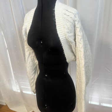 Weisse Strickjacke AMISU