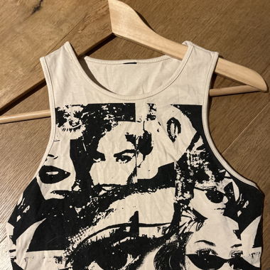 Crop Tank Top mit Figur Grafik