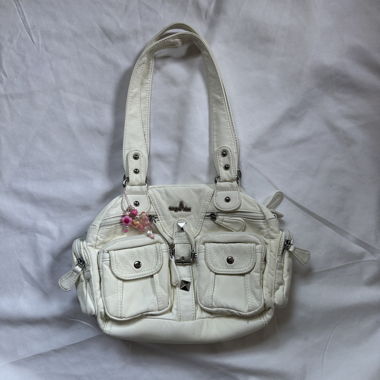 White shoulder bag with small pockets