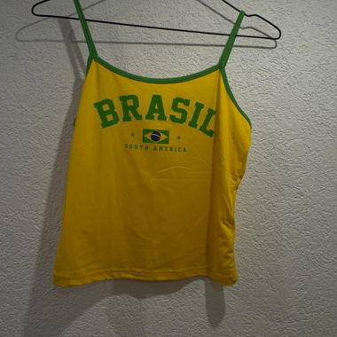 Top brésilien jaune à bretelles spaghetti
