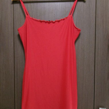 Rotes, enges Kleid