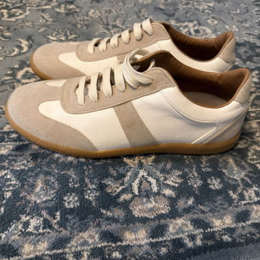 find. Sneaker