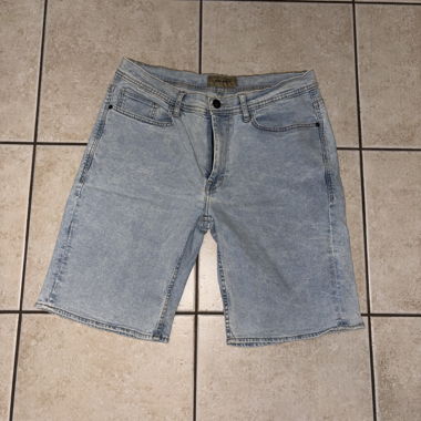 Short aus hellem Denim