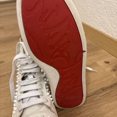 Baskets blanches avec clous Louboutin