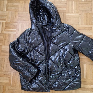 Doudoune noire matelassée à capuche