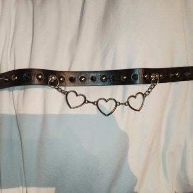 Black choker with heart chains