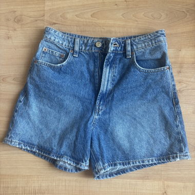 Zara High-Waist Jeansshorts in Blau