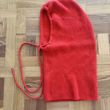 Cappuccio balaclava in maglia rossa