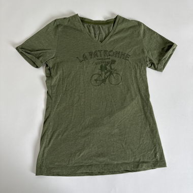 La Patronne V-neck biker print T-shirt