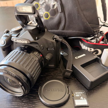 Kit Canon EOS 500D in ottime condizioni, prezzo nuovo oltre CHF 1'000