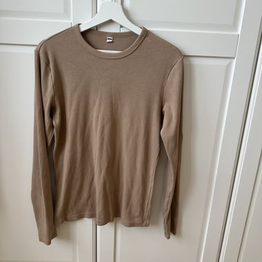 UNIQLO beige ribbed crew neck shirt size L