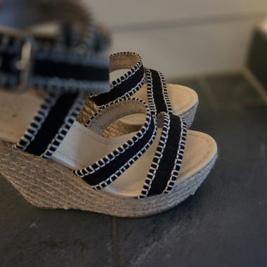 Sandali con zeppa nero/bianco