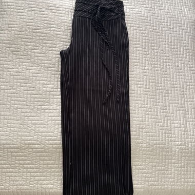Gestreifte Hose mit Bindeband