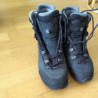 Wanderschuhe *Achtung: Unterschiedlich gross*
