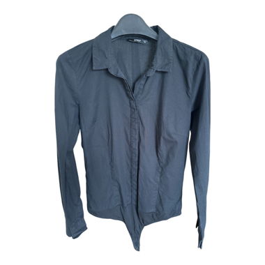 Black body shirt with long sleeves