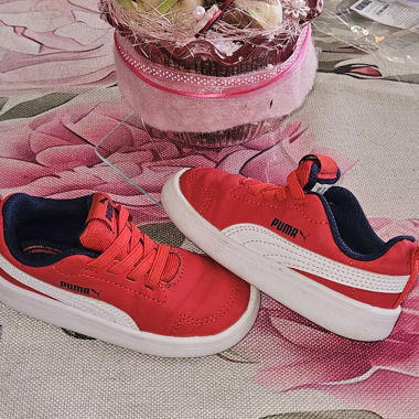 Puma Kinder Sneaker EUR 23 rot