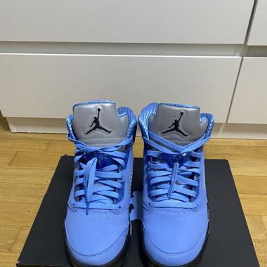 Air Jordan 5 „UNC“