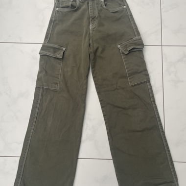 Pantalon cargo vert (raccourci)
