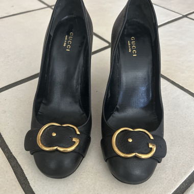Black Gucci heeled pumps