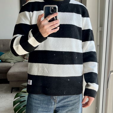 Maglione a righe nero e bianco
