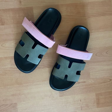 Sandali con chiusura a strappo in pelle vegana