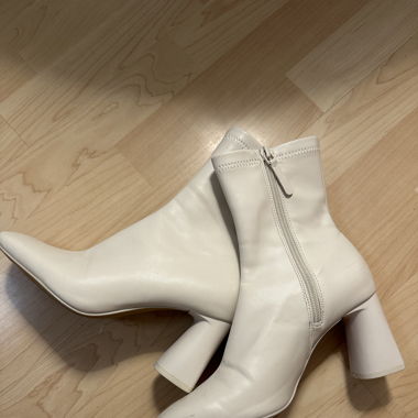 Weisse Stiefel
