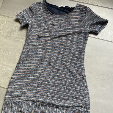 Gestreiftes kurzes Kleid