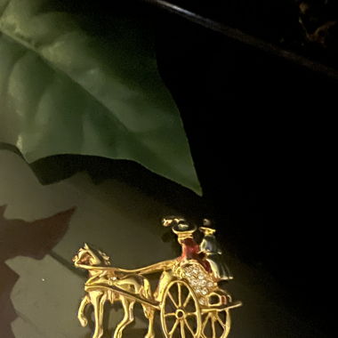 Broche calèche vintage 