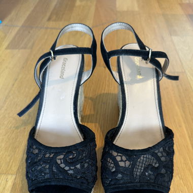 Espadrilles compensées noires en dentelle