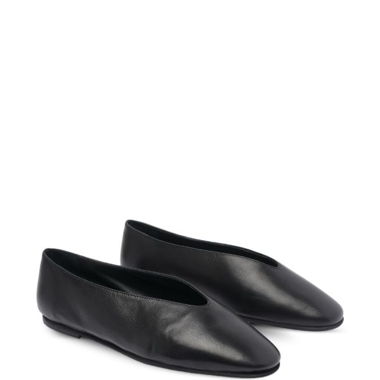 Black ballerina flats in calf leather poeve bongénie 