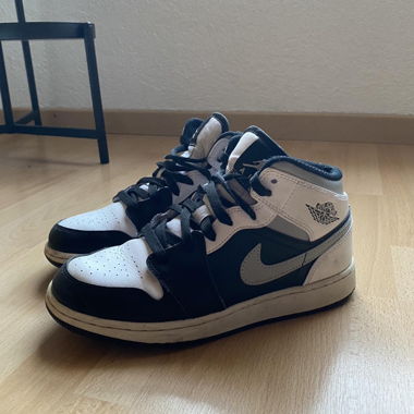 Jordan 1 mid 