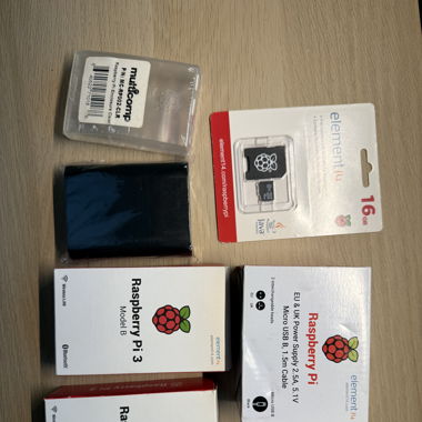2x Raspberry Pi 3 Modele B plus accessoires 