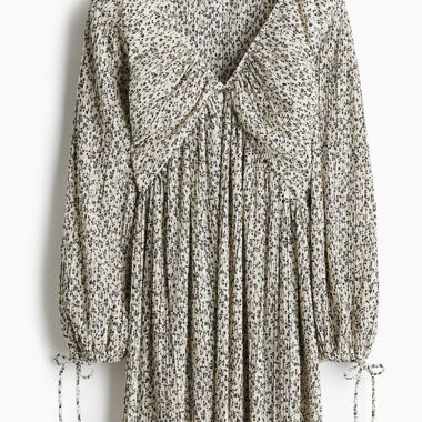 Robe à fleurs plissée