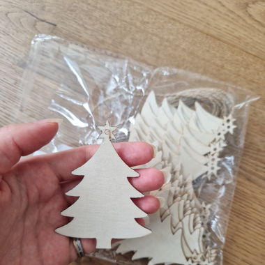 28 Holz-Tannenbäume zum Bastlen