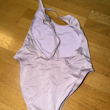 Maillot de bain violet scintillant très joli 